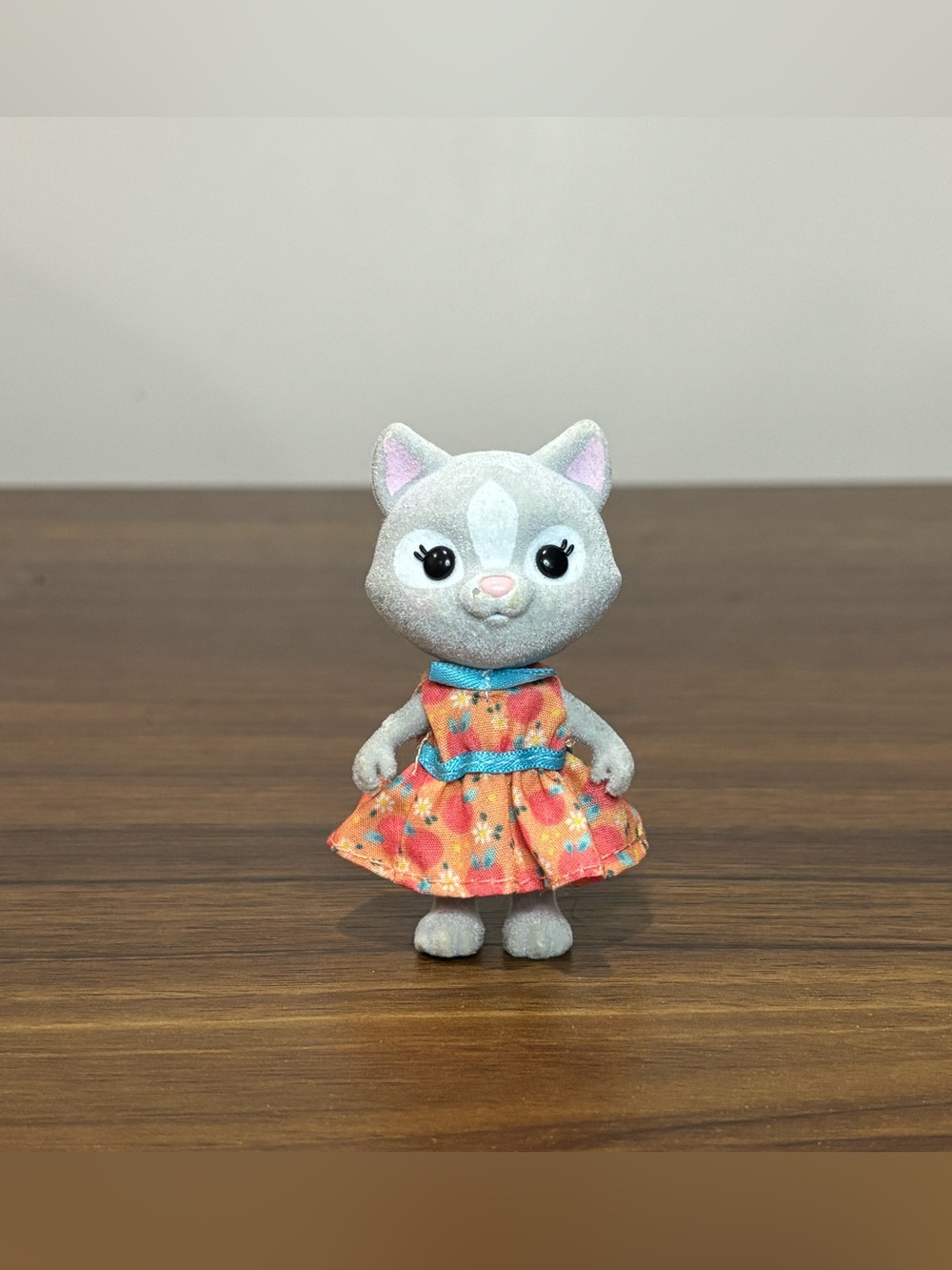 Grey Cat The Purringtons Honey Bee Acres 3.5” Flocked Figure